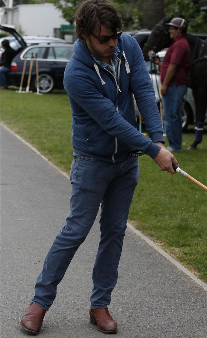 7 Playing golfreally